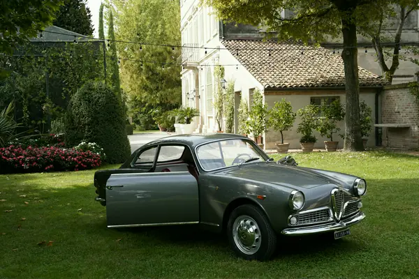 Alfa Romeo Giulietta Sprint - Portiera aperta