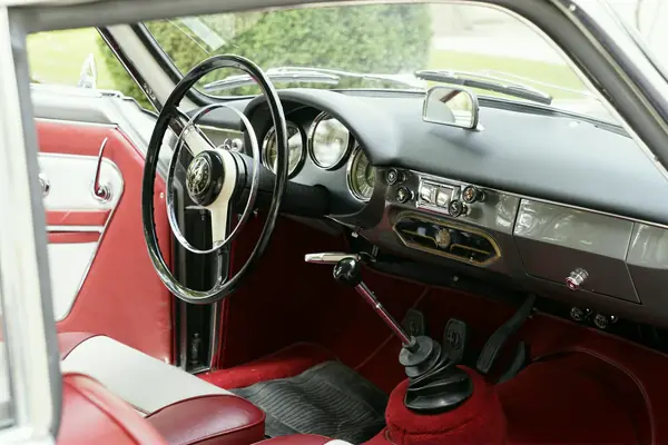 Alfa Romeo Giulietta Sprint - Plancia e leva del cambio