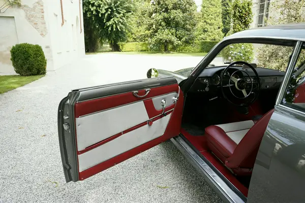 Alfa Romeo Giulietta Sprint - Portiera aperta, abitacolo