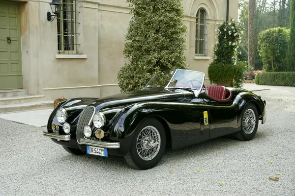 Jaguar XK 120 SE Roadster - Tre quarti anteriore