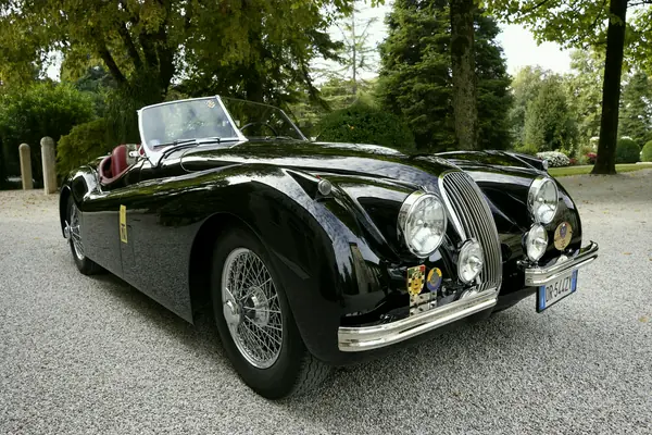 Jaguar XK 120 SE Roadster - Tre quarti anteriore ribassato