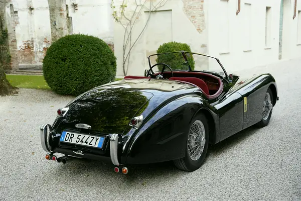 Jaguar XK 120 SE Roadster - Tre quarti posteriore