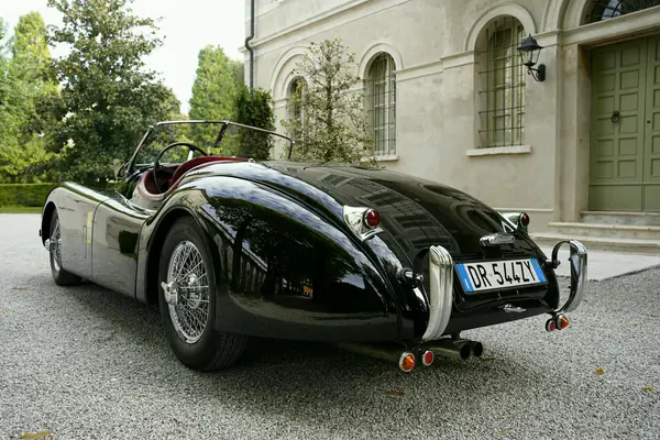 Jaguar XK 120 SE Roadster - Tre quarti posteriore ribassato