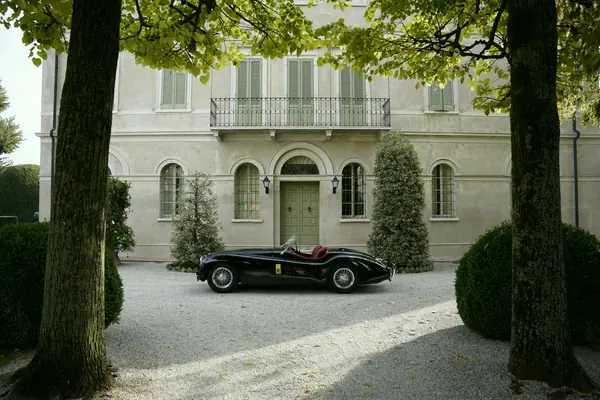Jaguar XK 120 SE Roadster - Davanti alla villa