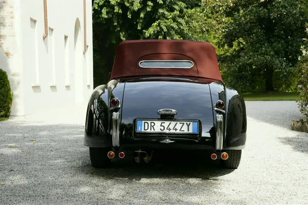 Jaguar XK 120 SE Roadster - Posteriore con capote