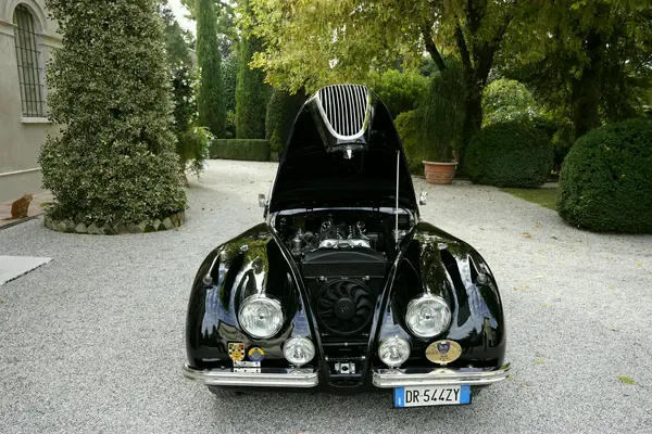 Jaguar XK 120 SE Roadster - Cofano motore aperto