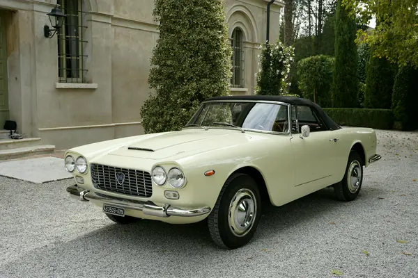 Lancia Flaminia Convertibile Touring - Con capote, tre quarti