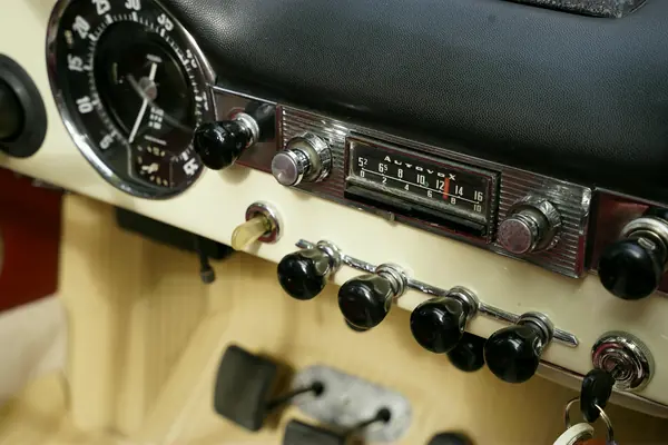 Lancia Flaminia Convertibile Touring - Radio e comandi